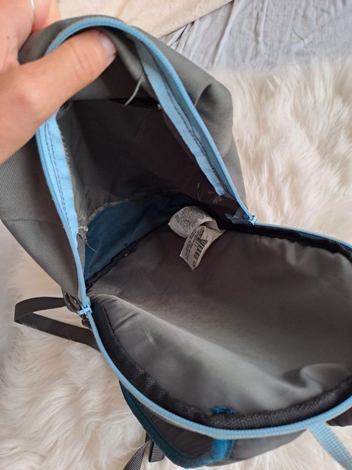 Petit sac à dos Quechua gris et bleu 10L - photo numéro 5