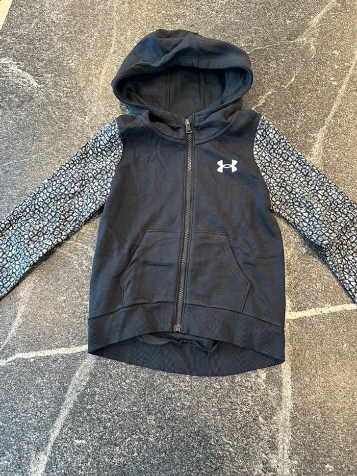 Veste under armour taille YXS soit 7 ans très bon état