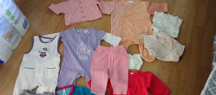 Lot articles fille 1 mois - photo numéro 2