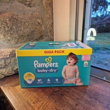 Couche taille 4 Baby Dry Pampers : 140 couches