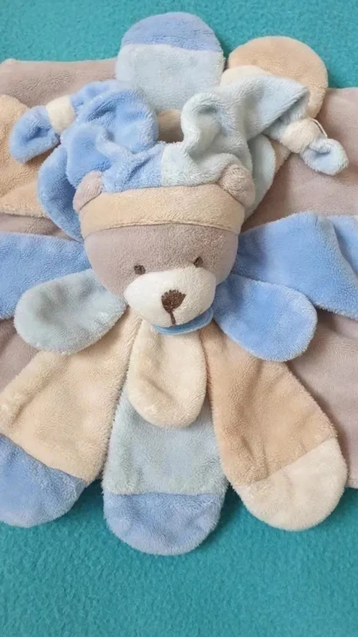 Doudou carré plat Ours pétales bleues - Doudou et compagnie - photo numéro 2