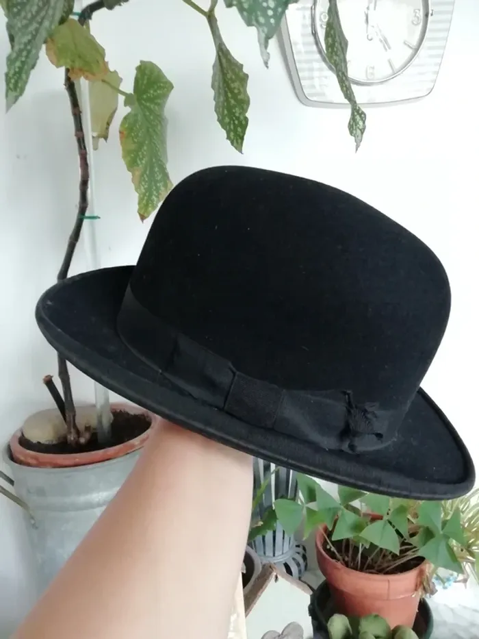 Chapeau melon hat ancien déco décoration cabinet curiosité Hercule Poirot