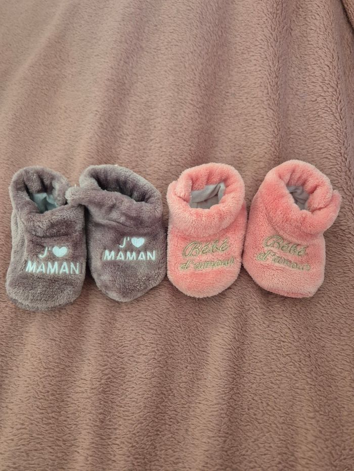 2 paires de chaussons premiers mois
