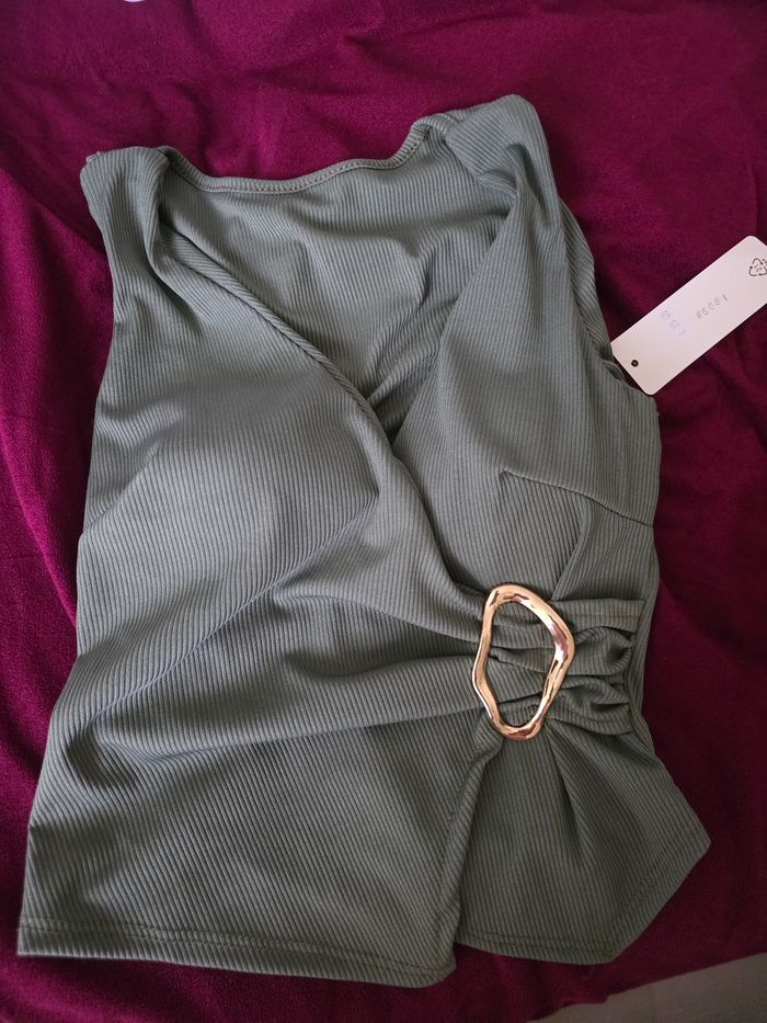 Tres beau Ensemble vert - photo numéro 3