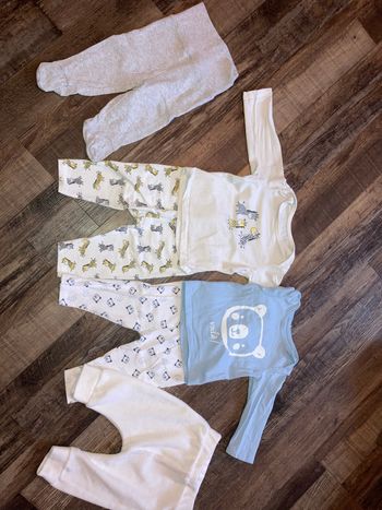 Lot 2pyjamas + 2 bas de pyjama