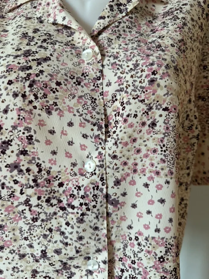 Blouse vintage grande taille en très bon état à fleur taille 46 20/20 - photo numéro 4