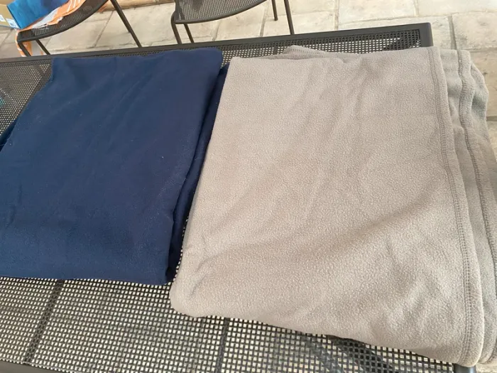 Lot de deux grandes couvertures, polaires, 220 × 250 - photo numéro 3