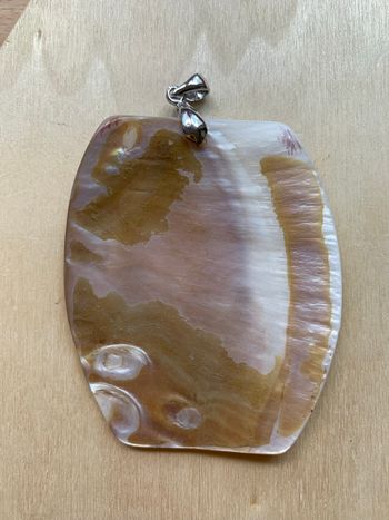 Pendentif en nacre 