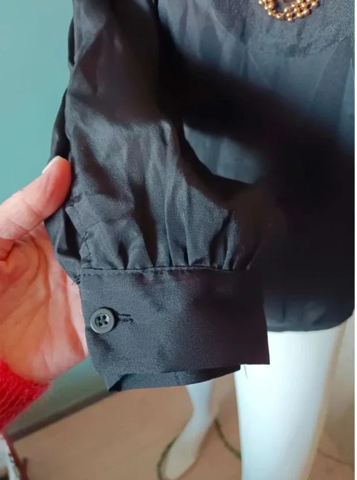 Blouse noire et perles dorées S - photo numéro 7