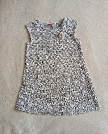 Robe tres bon état taille 8 ans 