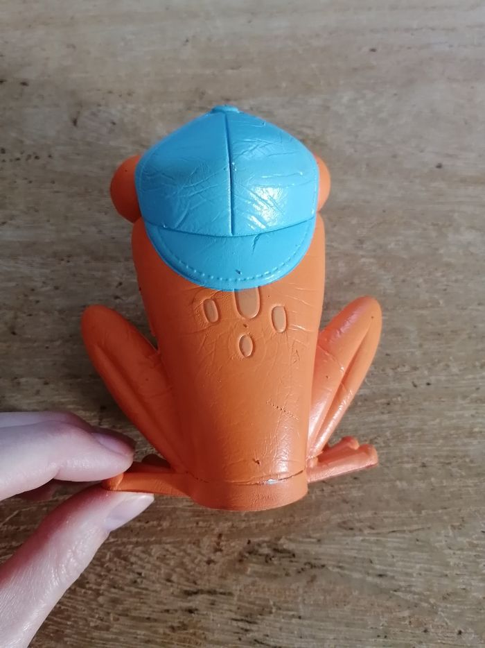 Grenouille orange en polystyrène - photo numéro 5
