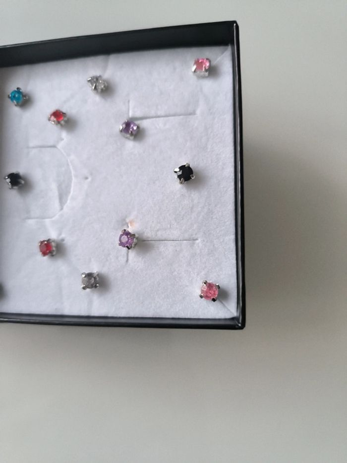 6 paires de boucles d'oreilles (puces) - photo numéro 2