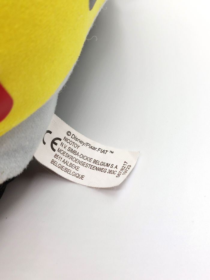 Peluche Cars Luigi Fiat jaune Disney Pixar Nicotoy 25 cm gris noir doudou - photo numéro 7