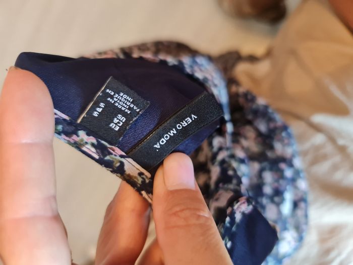 Robe bleue marine fleurie en voile doublée Vero Moda Taille 36 - photo numéro 7
