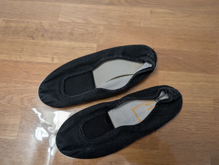 Chaussons de gym unisexe pointure 30 - photo numéro 2