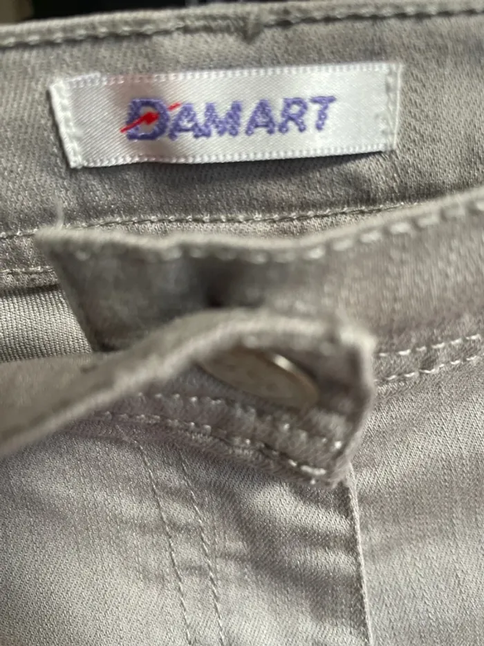 Superbe pantalon droit avec poches en 44 de marque Damart en excellent état proche du neuf - photo numéro 3