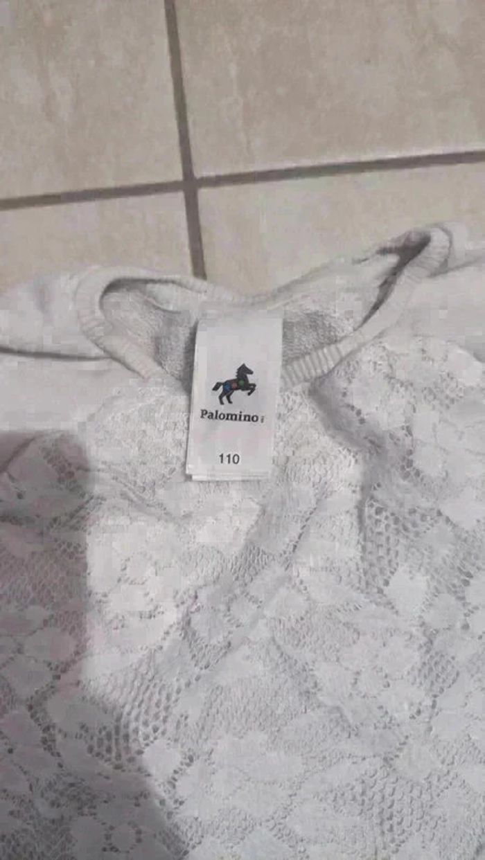 💗 Charmant pull blanc avec dentelle 5 ans Palomino C&A 💗 - photo numéro 3