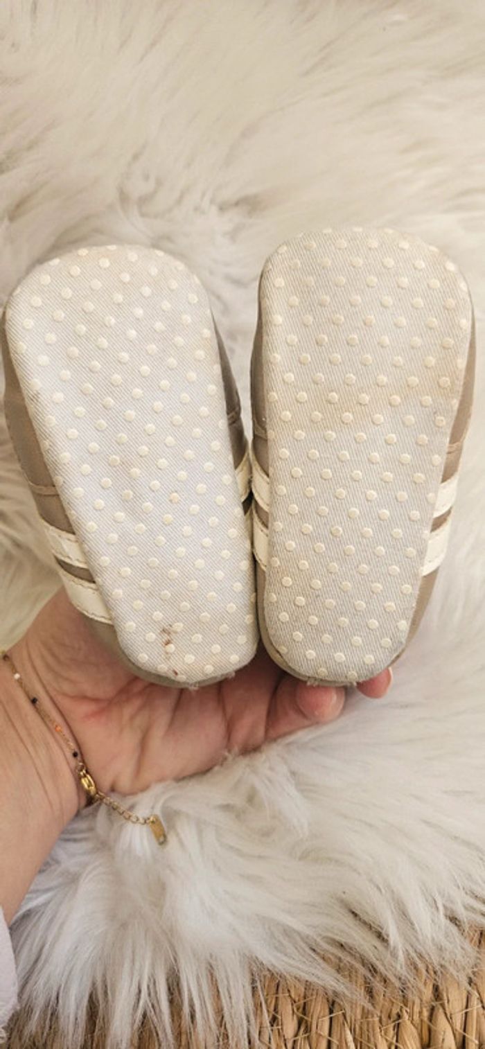 Paire de chaussure bébé doré 19 - photo numéro 4