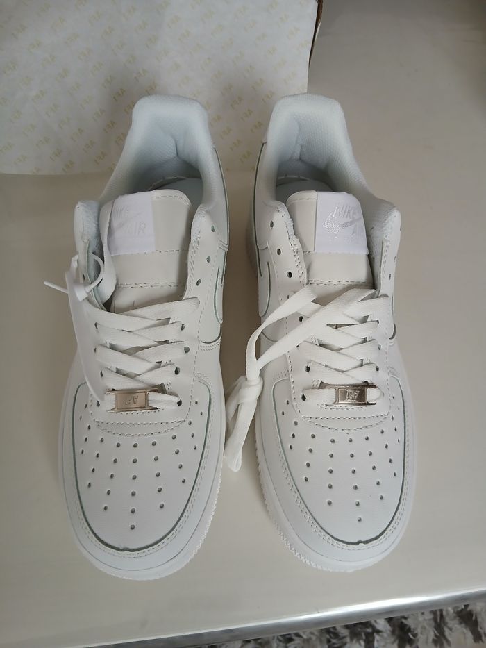 Paire de baskets nike air force 1 neuves emballées - photo numéro 5