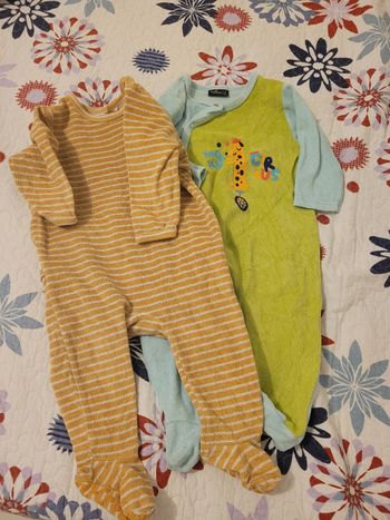 Lot de deux pyjama 9 mois
