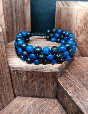 Bracelet tressé ajustable en pierre minérale de lapis lazuli et lave–ajustable. Énergie & style
