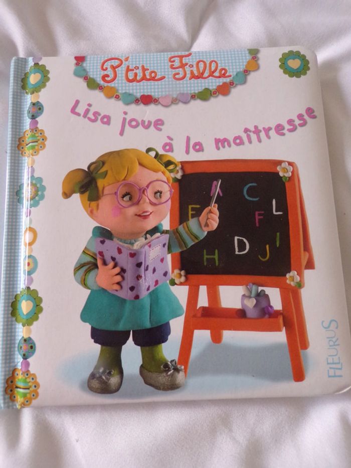 Livre P'tite fillE Lisa joue a la maitresse Fleurus