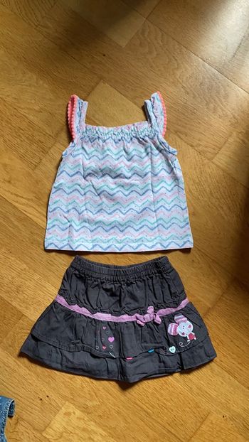 Tee shirt sans manche et jupe 6 mois