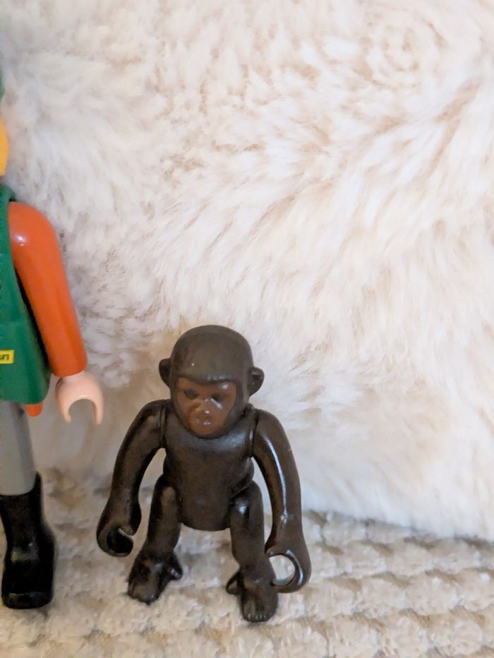 Playmobil Zoo 9074 - Soigneuse avec chimpanzé - photo numéro 2