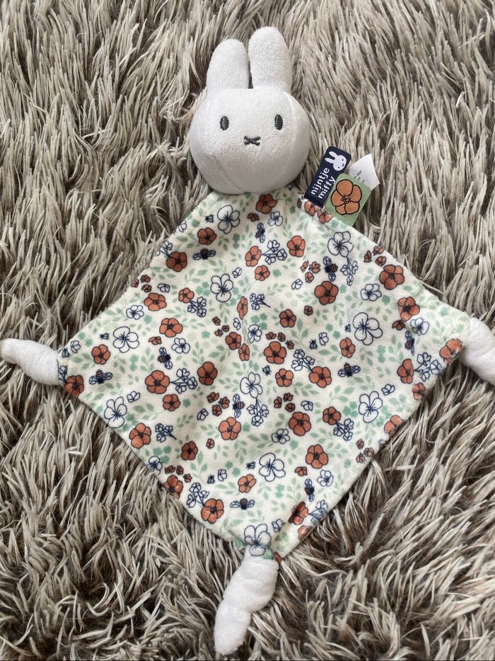 Doudou lapin plat nijntje miffy