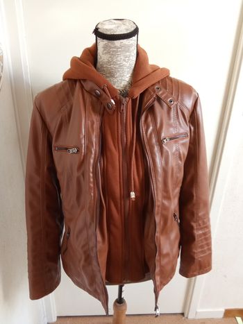 Veste femme taille S ou 36-38,  capuche, simili hiver, chaude