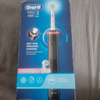 Oral-B. PRO3. Brosse adent électrique