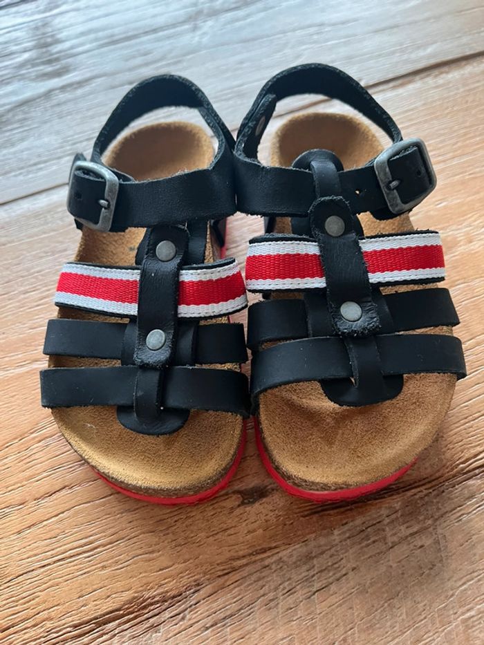 Sandale noir et rouge taille 24