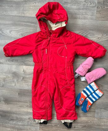 Combinaison ski taille 2 ans + moufles taille 2 ans + chaussettes 23/26