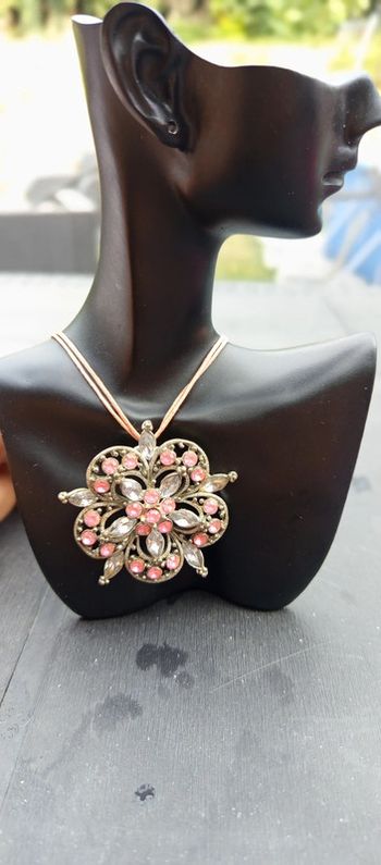 Collier fleur vintage femme
