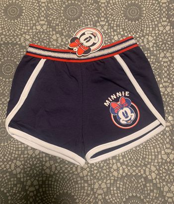 Short neuf taille 4 ans