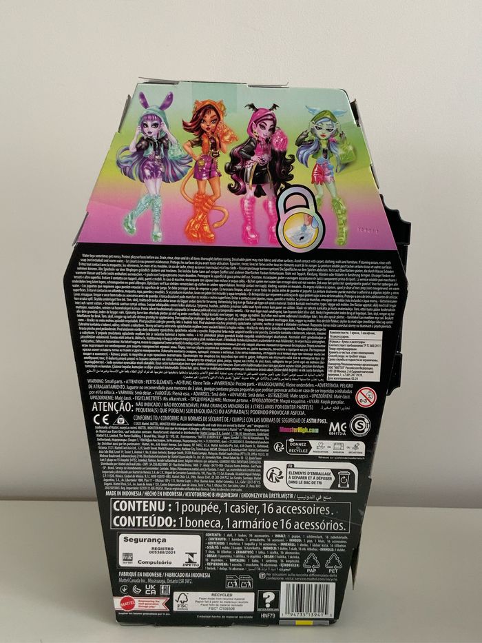 Coffret Monster High contenant une poupée FrankieStein, un casier et 16 accessoires - photo numéro 3