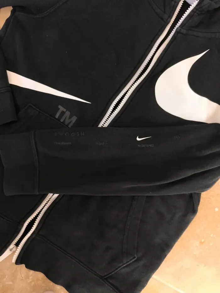 Sweat capuche zippé garçon noir et blanc L 147-153cm excellent état TradeMark 1972 swoosh - photo numéro 5