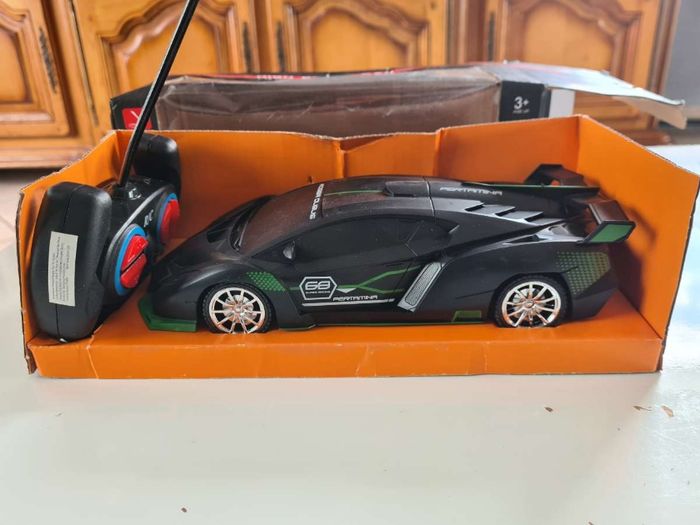 Voiture de cours télécommandée - photo numéro 2