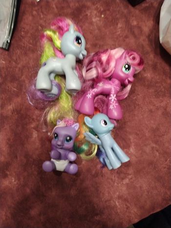 Lot de 4 petits poneys