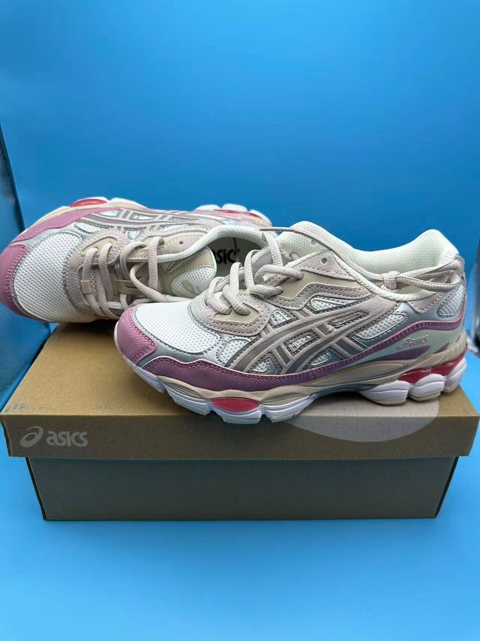 Baskets Asics GEL-NYC roses 40 - photo numéro 1