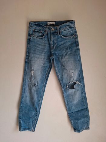 Jean troué bleu clair- intemporel et stylé, ZARA, en très bon état, taille 38