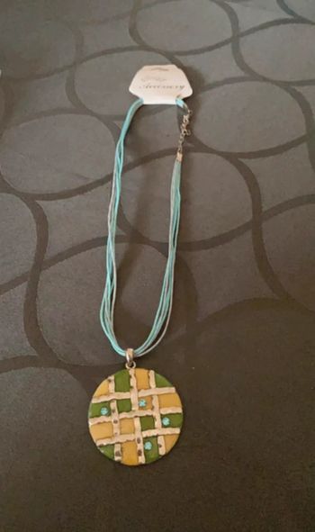Collier fantaisie femme vert jaune bleu neuf