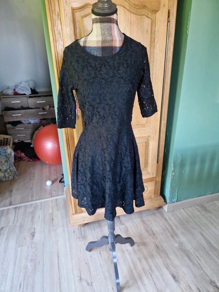 Jolie robe dentelle guipure river island taille 12 - photo numéro 2