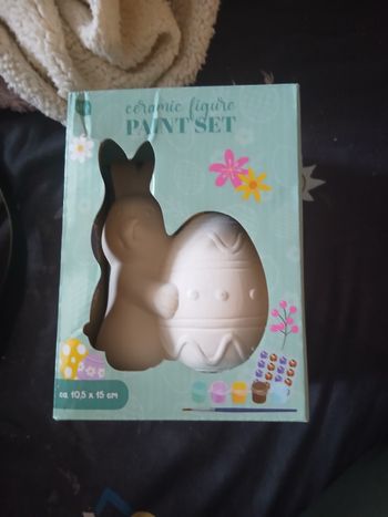 Lapin a peindre de pâques 