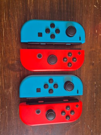 Lot 4 manettes nintendo switch joycon rouge et bleue