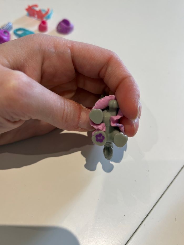 Figurine Polly Pocket chat gris n. 24 avec accessoires - photo numéro 3