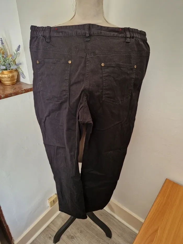 Pantalon 3/4 noir blanche porte taille 46 - photo numéro 3