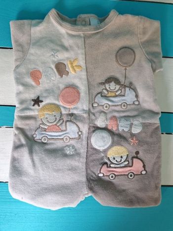 Pyjama avec pied intégré