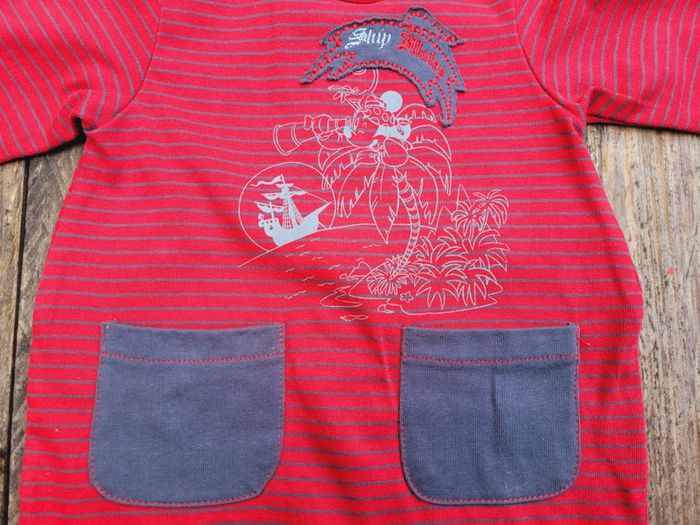 Superbe pyjama grenouillère Disney Mickey en pirate, rouge et grise, 3 mois, neuf avec étiquette - photo numéro 2