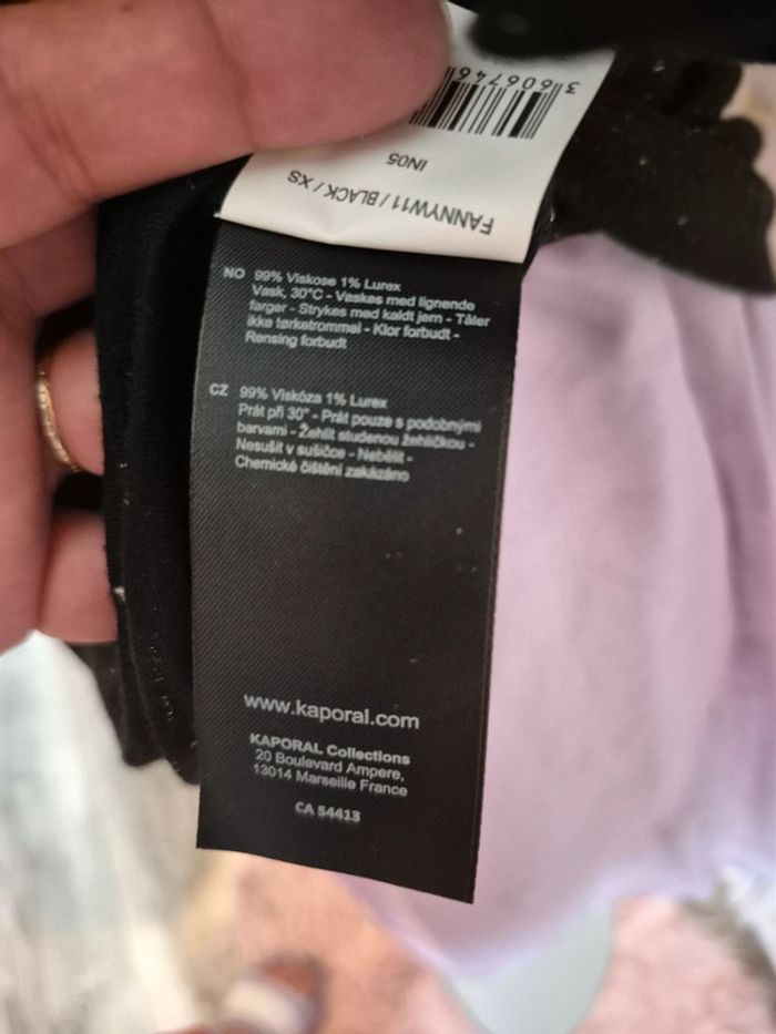 💕joli t-shirt noir avec détails pailletés argentés femme TXS/ 34 kaporal 💕 - photo numéro 17
